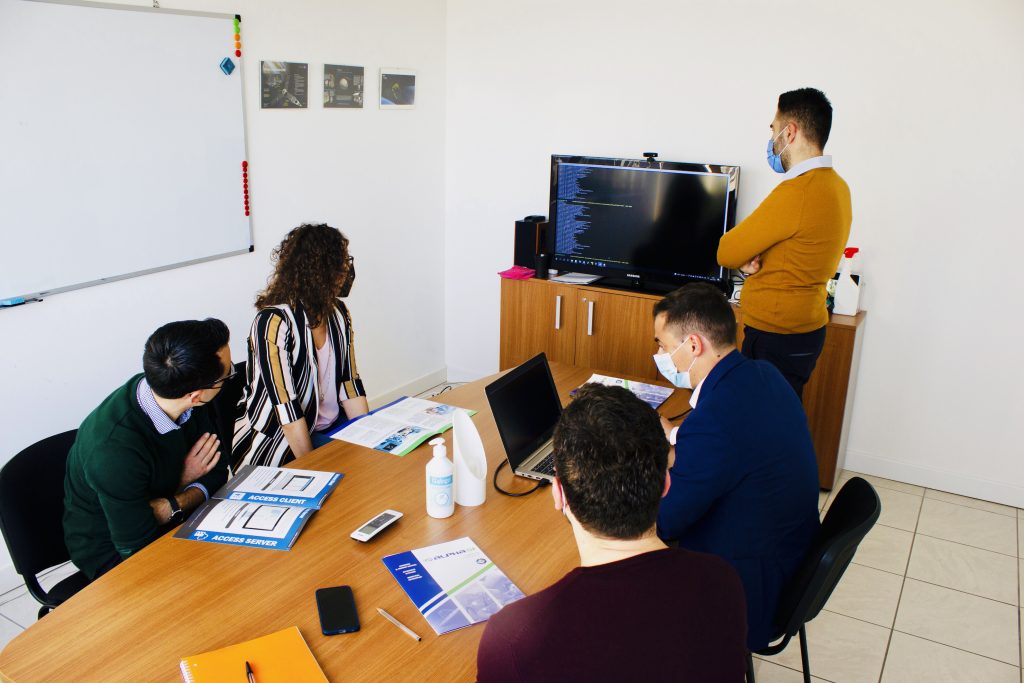 Image of the meeting room located within the headquarters of Alpha Si